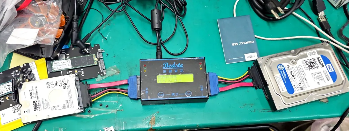 專業硬碟拷貝機正在進行資料救援與壞軌修復作業|台中資料救援