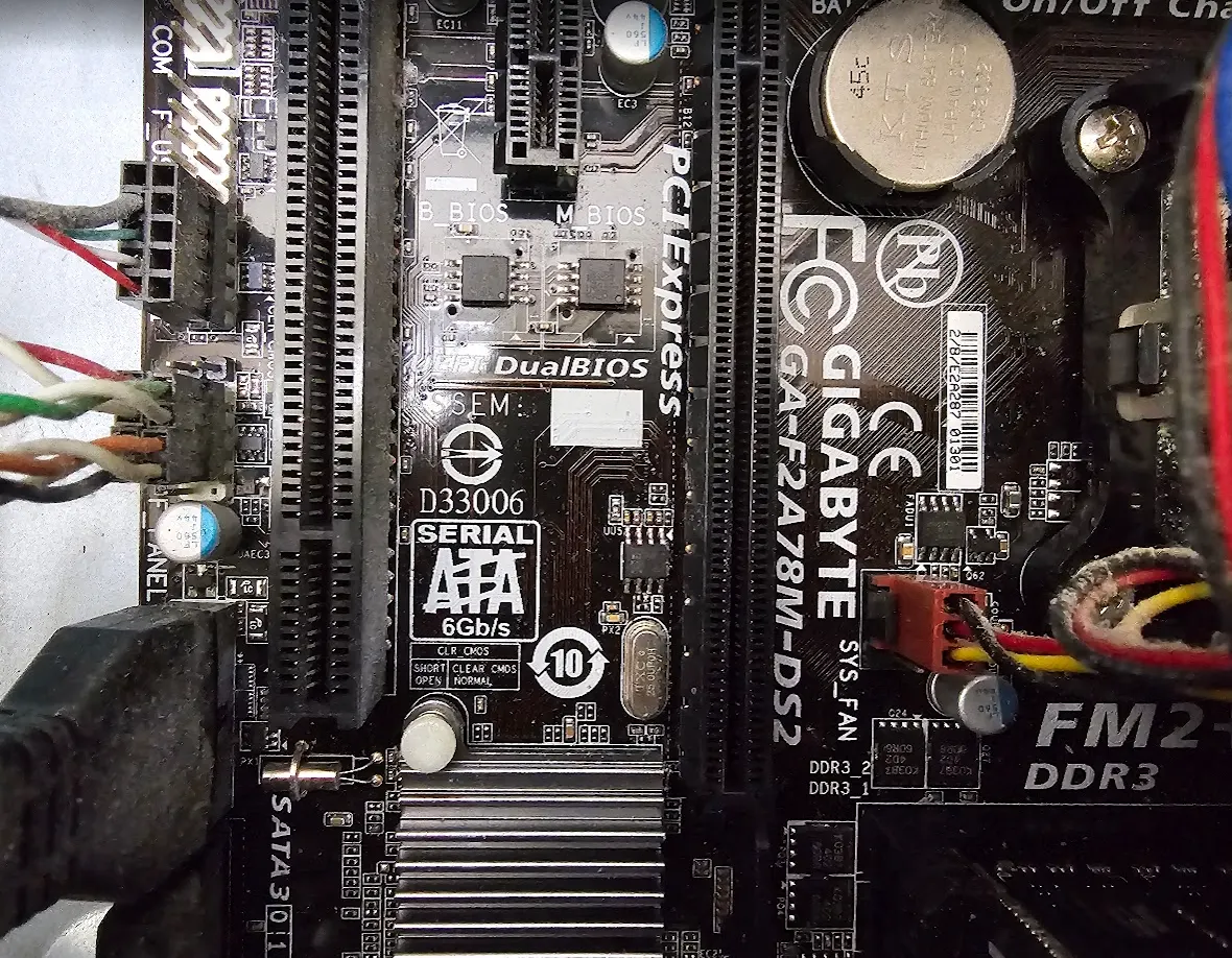 台中西屯電腦維修工程師檢測 GIGABYTE GA-F2A78M-DS2 主機板內部狀況 維修照片 2