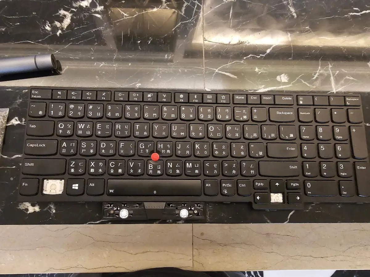 聯想Thinkpad筆電拆下的鍵盤零件與檢測環境