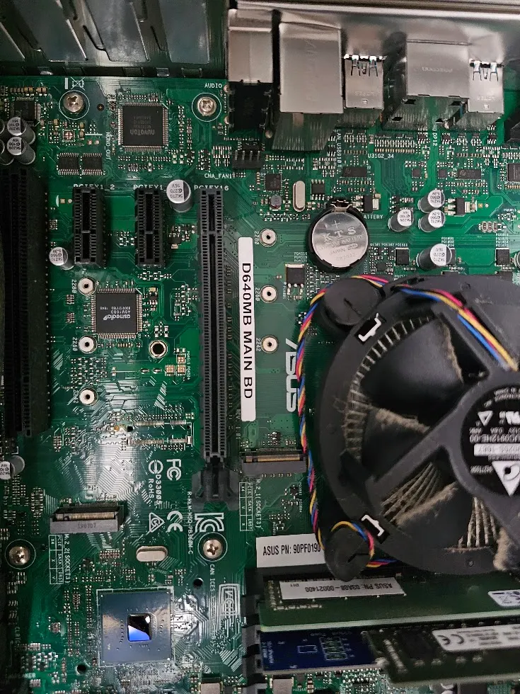ASUS商務桌上型電腦主機板內部結構與記憶體插槽 維修照片 2
