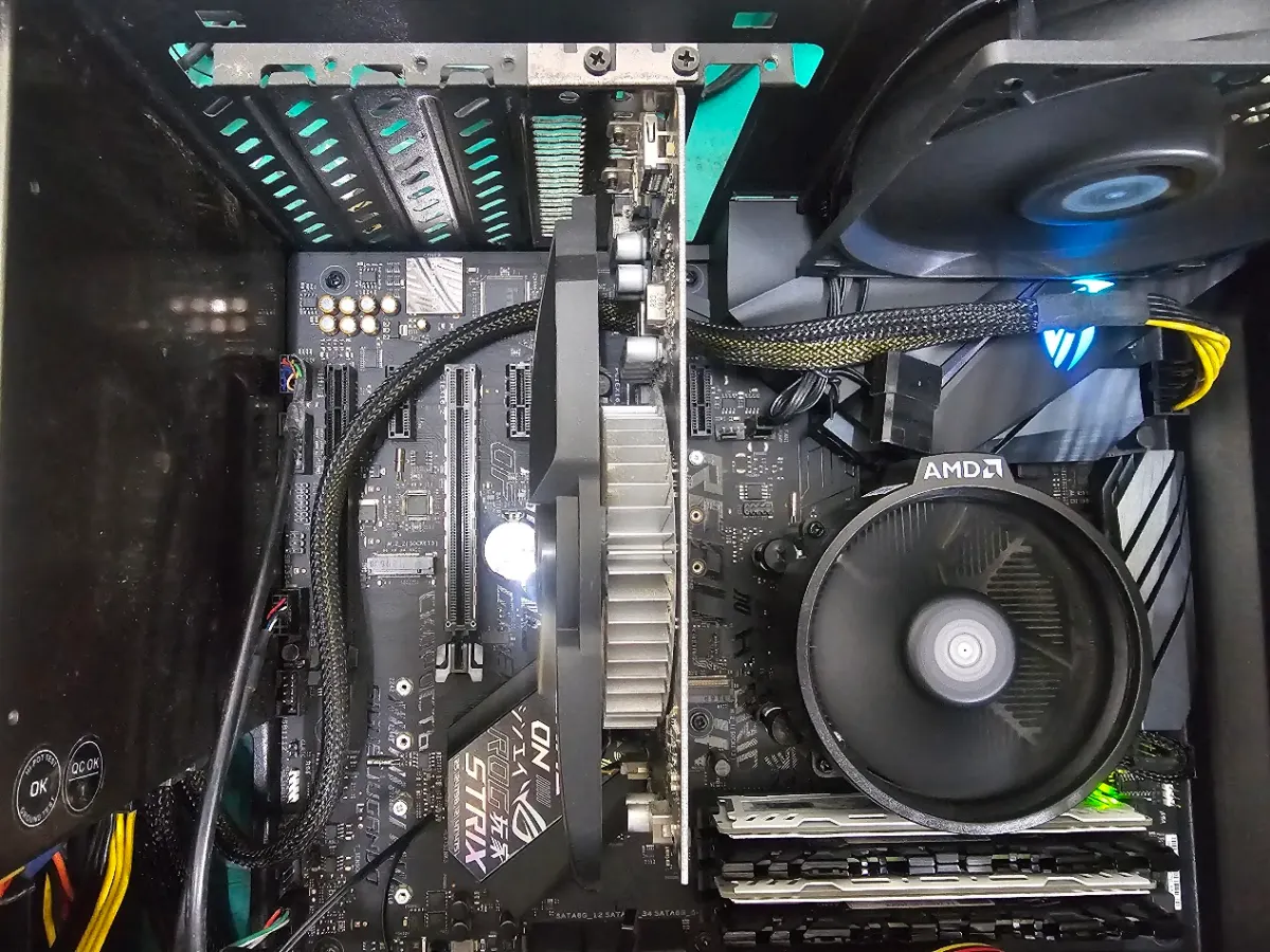 主機板 UEFI BIOS 畫面顯示詳細硬體資訊與記憶體容量 維修照片 2